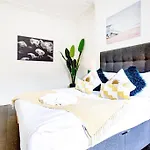 Beautiful Family Villa Near Oxford Street